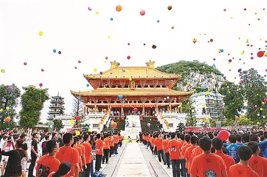 柳州文庙举行尊师活动。